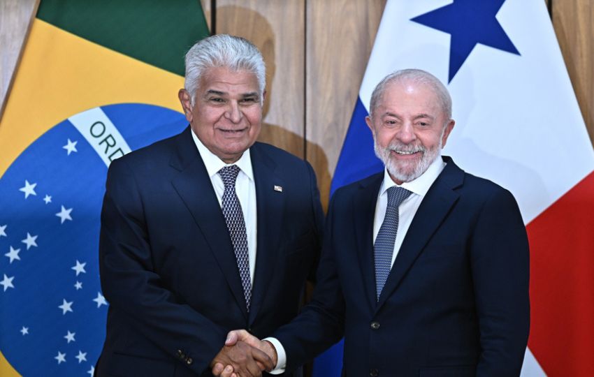 El presidente de Brasil, Luiz Inácio Lula da Silva (d) y su homólogo de Panamá, José Raúl Mulino. Foto: EFE