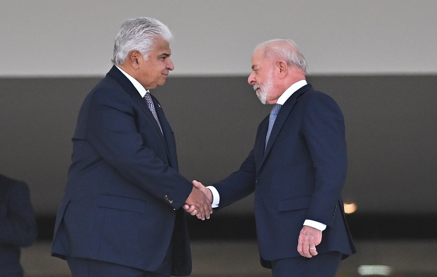 Recibimiento del presidente Luiz Inácio Da Silva a su homólogo José Raúl Mulino.  Foto: EFE