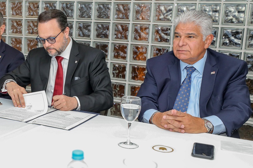 Mulino (derecha) envió un mensaje de unidad nacional.