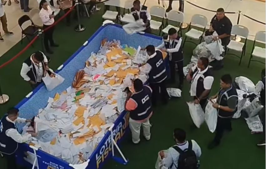 Primer sorteo de la Lotería Fiscal.