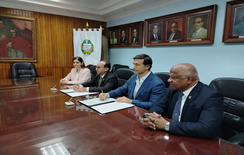 Autoridades argentinas y panameñas firman convenio de cooperación. Foto: Cortesía