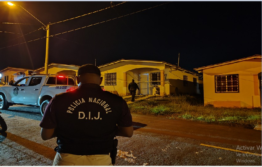 Con la muerte de Paola Chávez, tres menores de edad pierden a su madre, mientras que una familia llora su muerte. Foto. Eric Montenegro