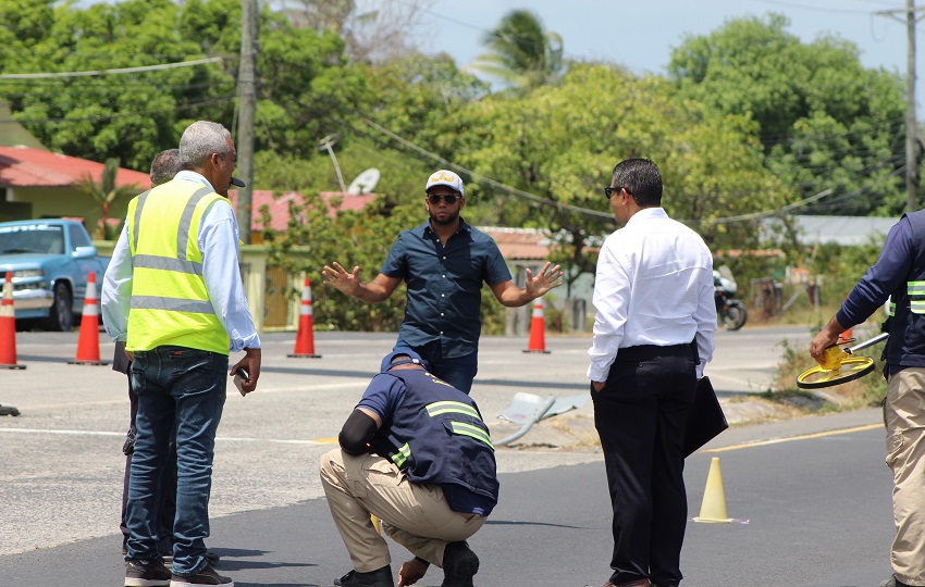 El 3 de abril ya se había realizado a la entrada de Coloncito, distrito de Chame, sitio del accidente vial, la reconstrucción del caso. Foto. Eric Montenegro