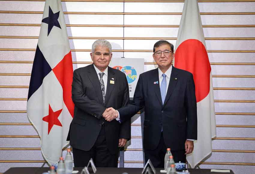  Mulino junto al primer ministro de Japón, Shigeru Ishiba