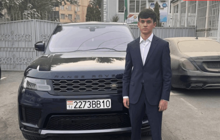 El estudiante fue a la universidad en su Range Rover. Foto: Cortesía