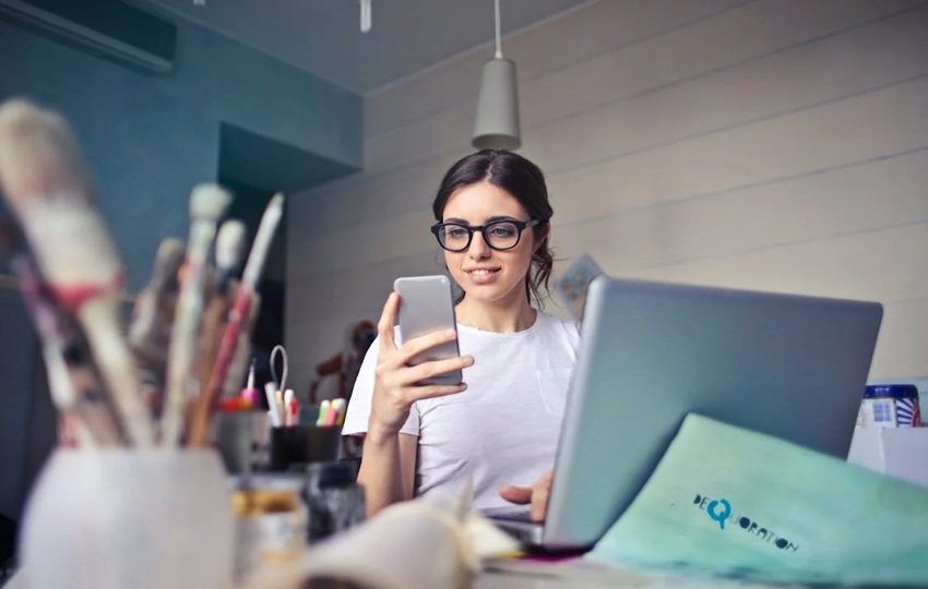 Los especialistas en recursos humanos afirma que monitorea las redes sociales de sus talentos. Foto: Pexels