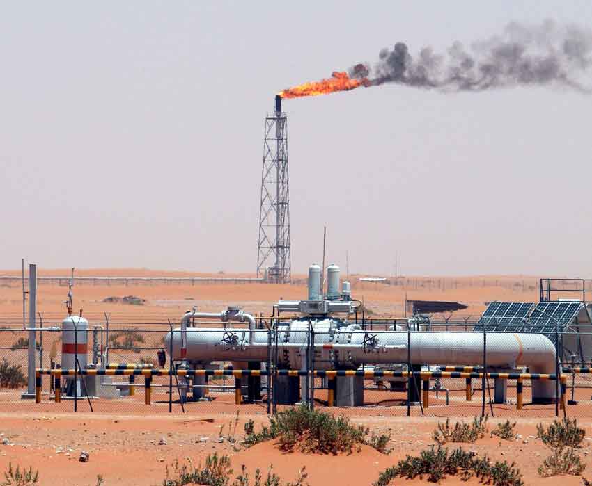 Yacimiento de petróleo Khurais en el desierto, a unos 160 kilómetros de Riyadh. Foto EFE