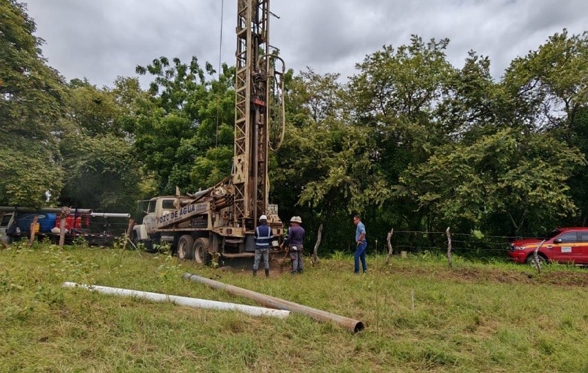 Eleuterio Ramos, presidente del Comité del Acueducto Rural, indicó que la solución para ellos es la utilización de un segundo pozo, el cual ha quedado bloqueado debido a que se encuentra en un terreno privado. Foto Thays Domínguez