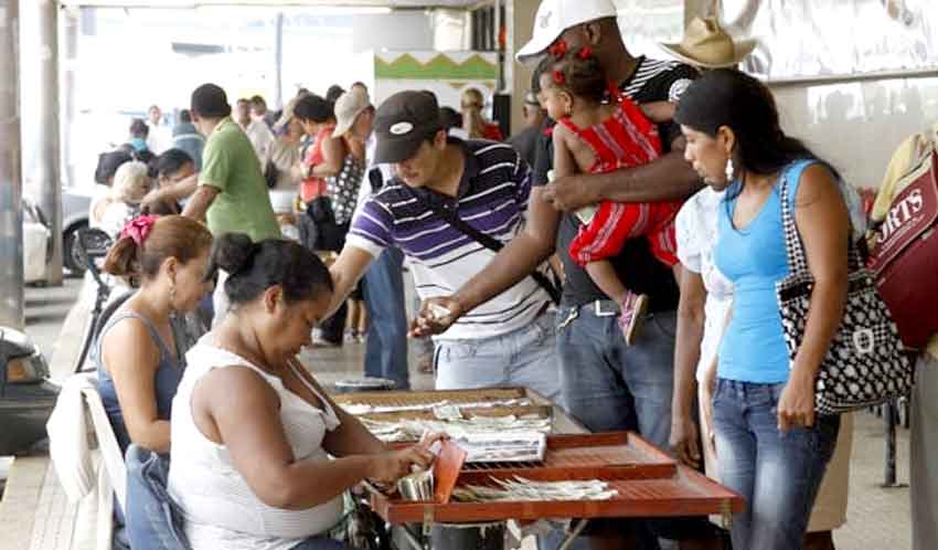 Venta de chances y billetes de lotería.