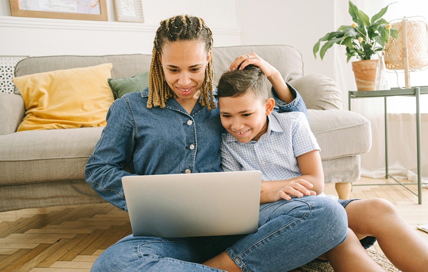  La iniciativa, según su proponente, Luis Duke, busca que los padres dejen de formar largas filas para conseguir cupos escolares.  Foto: Ilustrativa / Pexels