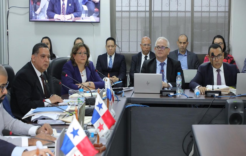 Sustentación de la Unachi en la Comisión de Presupuesto. Foto: Cortesía