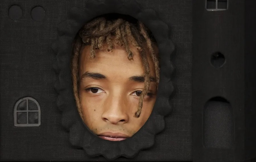 Jaden Smith en la alfombra roja de los premios Grammy. Foto: EFE / EPA / Allison Dinner
