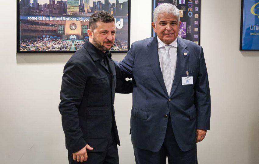 El presidente de Ucrania, Volodímir  Zelensky, junto a su homólogo panameño, José Raúl Mulino. Foto: Cortesía