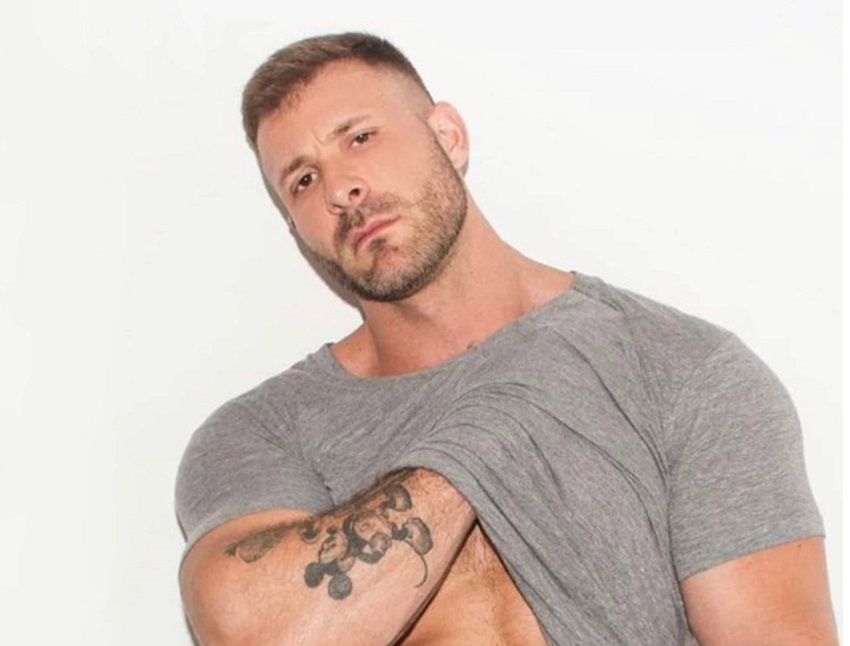 Justin Heath Smith de 44 años es conocido como 'Austin Wolf' en el cine para adultos.