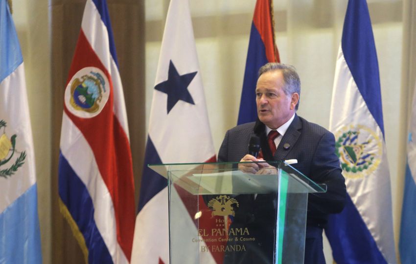 El ministro de Ambiente de Panamá, Juan Carlos Navarro. Foto: EFE