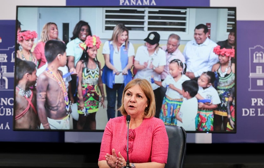 La ministra de Gobierno Dinoska Montalvo de Gracia, dijo que además de las 11 obras en licitación, hay seis próximas a adjudicarse y cinco en homologación. Foto. Cortesía