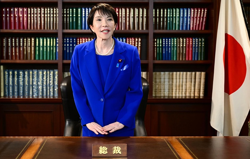 La nueva líder del Partido Liberal Democrático (PLD) de Japón, Sanae Takaichi, al comparecer ante la prensa. Foto: EFE