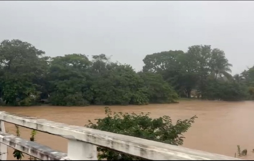 Por el momento se han reportado cuatro familias evacuadas y una vivienda inundada. Foto, Melquíades Vásquez