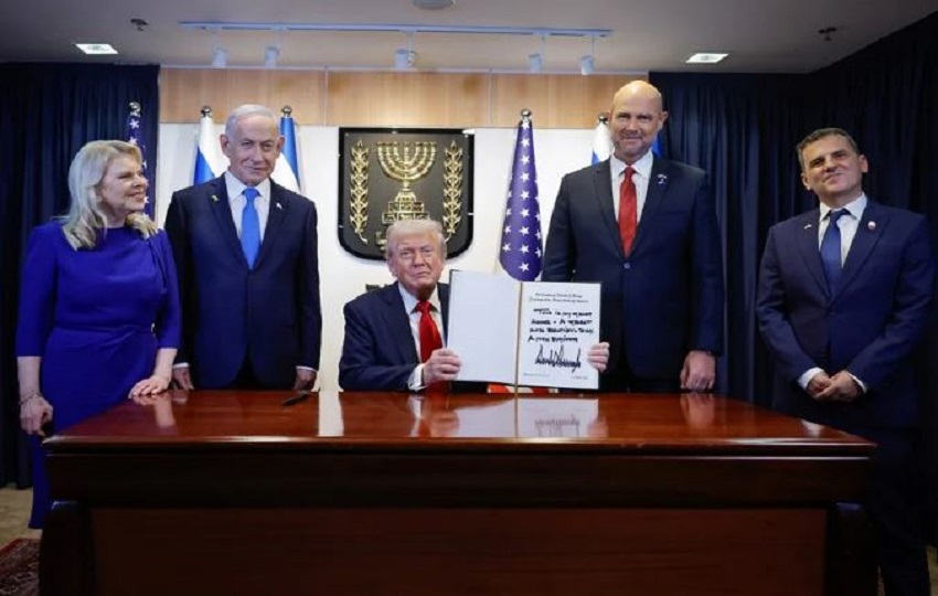 Firma de acuerdo de paz entre ambos países. Foto: EFE