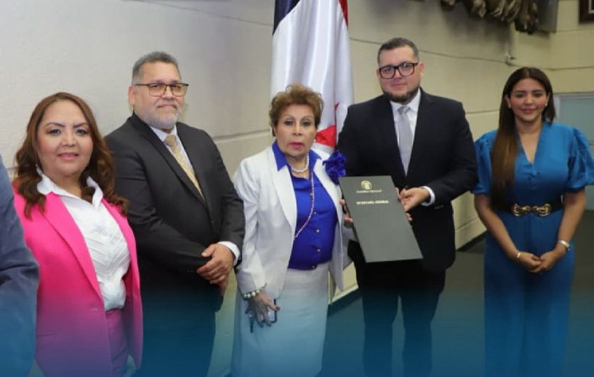 Gisela Agurto y Carlos Villalobos fueron ratificados por la Asamblea Nacional. Foto: Cortesía