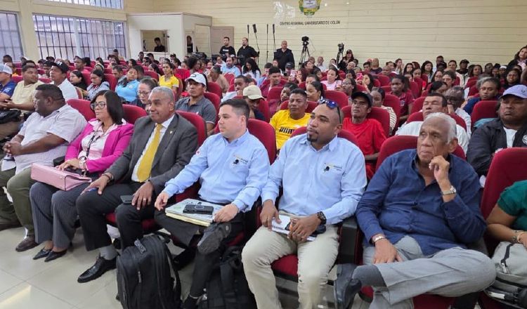 Mineros y voces críticas coinciden en la necesidad urgente de generar empleo en esta provincia. 