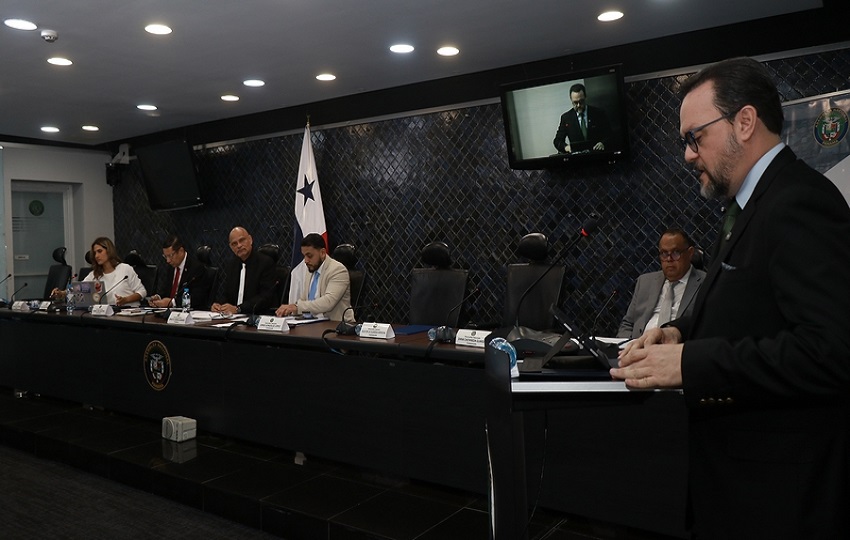El titular del Ministerio de Comercio e Industrias (Mici) aclaró que lo único que se realiza en la zona son trabajos de mantenimiento para evitar daños ambientales.  Foto: Cortesía