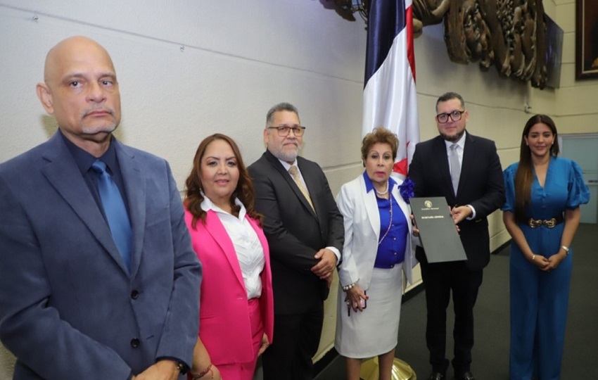 Ratificación de Gisela Del Carmen Agurto Ayala y Carlos Ernesto Villalobos Jaén. Foto: Cortesía