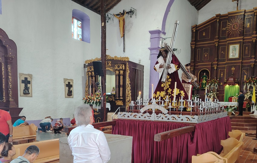  se espera que más de 80 mil personas visitarán al “Naza” en su fiesta religiosa, tras la mirada atenta de los organismos de seguridad, a lo largo de la carretera, y puntos de atención y de control. Foto. Diómedes Sánchez