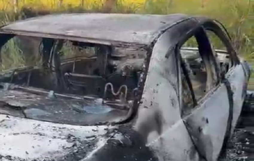 La DIJ ubicó a la propietaria del automóvil calcinado, el cual previamente fue analizado por peritos explosivistas. Foto. Eric Montenegro
