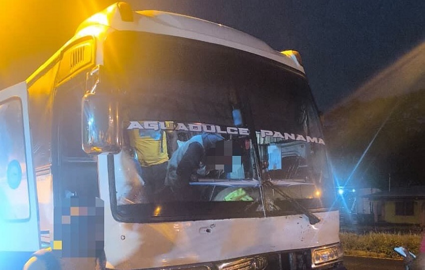 El sitio del accidente es una zona con poca iluminación y en donde frecuentemente los peatones se arriesgan a cruzar la vía Interamericana.  Foto. Eric Montenegro
