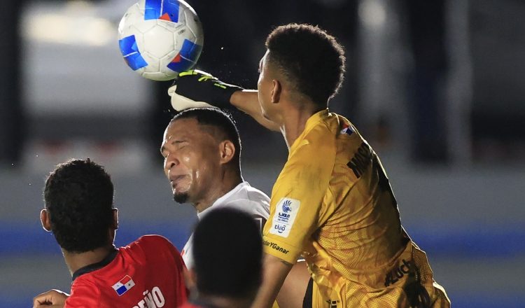 Sporting se impuso al Plaza Amador en el partido de ida en la repesca de la Copa Centroamericana. Foto: EFE