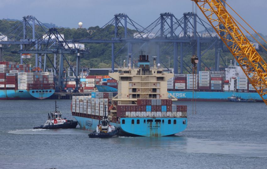 Un buque portacontenedor llega al puerto de Balboa. Foto: EFE Un buque portacontenedor llega al puerto de Balboa. Foto: EFE