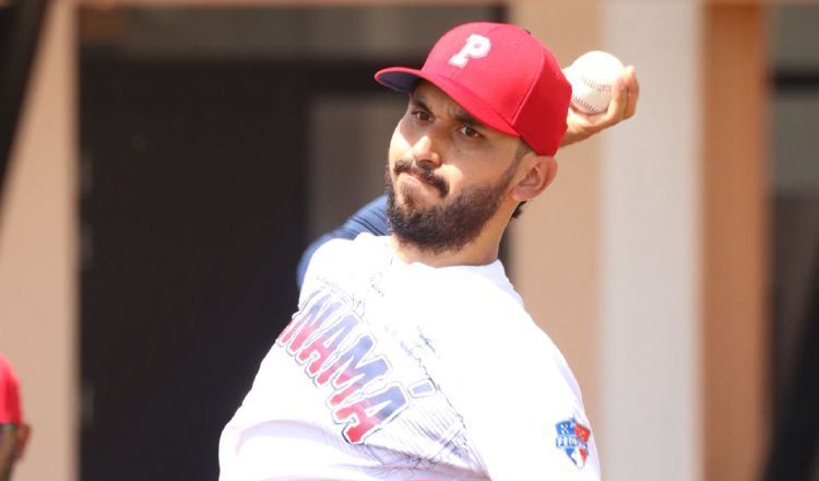 Javier Guerra, durante los entrenamientos con el equipo panameño. Foto: Fedebeis