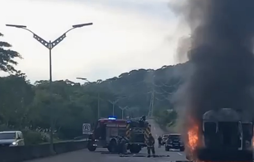 Los bomberos de Panamá atendieron la emergencia con cuatro unidades de extinción y de la Oficina de Seguridad. Los bomberos de Panamá atendieron la emergencia con cuatro unidades de extinción y de la Oficina de Seguridad.