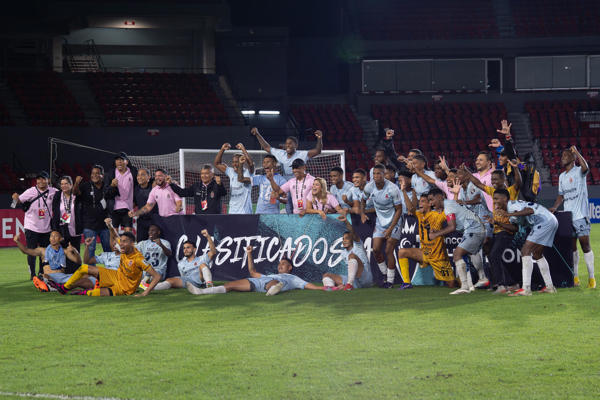 Jugadores de Sporting San Miguelito festejan su clasificación a la Concachampions. Foto: EFE Jugadores de Sporting San Miguelito festejan su clasificación a la Concachampions. Foto: EFE