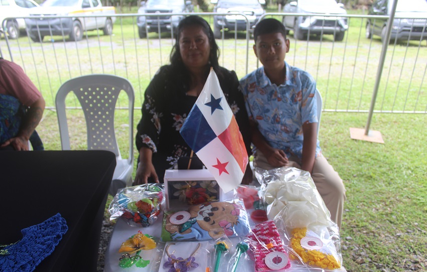 Los emprendedores presentan lo mejor de sus prendas de vestir, alimentos entre otra cosas. Foto. Diómedes Sanchez