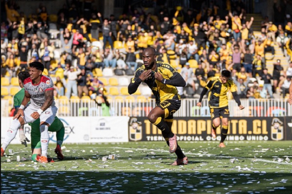 Cecilio Waterman, anotó el primer gol de Coquimbo ante  La Unión Calera. Foto:@coquimbounido