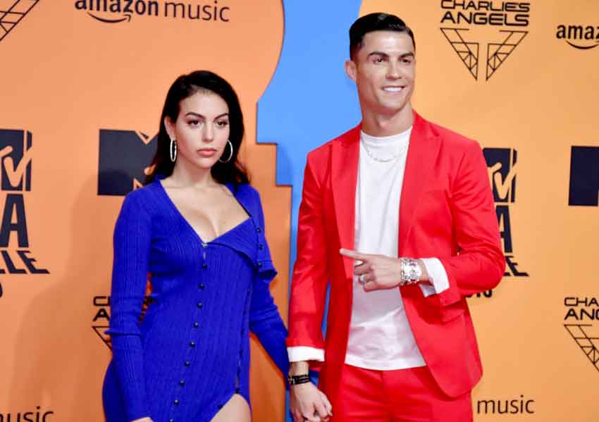 Cristiano y 'Gio' anunciaron el 11 de agosto que se casan tras casi diez años de noviazgo e hijos en común. EFE Cristiano y 'Gio' anunciaron el 11 de agosto que se casan tras casi diez años de noviazgo e hijos en común. EFE