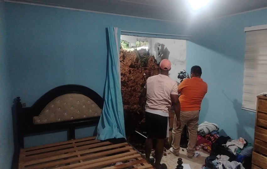 En esta misma área de La ciénaga ocurrió un deslizamiento de tierra, donde dos casas resultaron con afectaciones. Foto. Diómedes Sánchez En esta misma área de La ciénaga ocurrió un deslizamiento de tierra, donde dos casas resultaron con afectaciones. Foto. Diómedes Sánchez