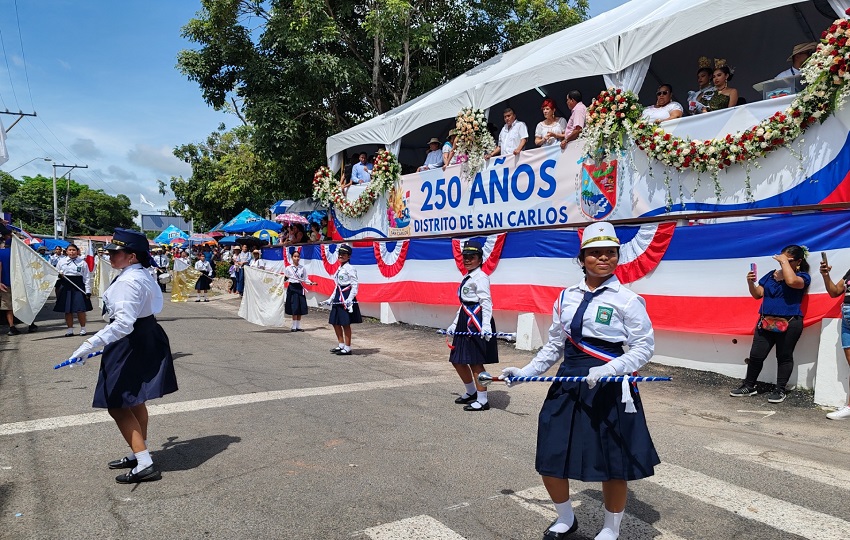 En esta fecha, la población sancarleña también celebra su fiesta patronal en honor a San Carlos Borromeo y la creación de la primera compañía del Cuerpo de Bomberos de la República de Panamá en este distrito. Foto. Eric Montenegro En esta fecha, la población sancarleña también celebra su fiesta patronal en honor a San Carlos Borromeo y la creación de la primera compañía del Cuerpo de Bomberos de la República de Panamá en este distrito. Foto. Eric Montenegro