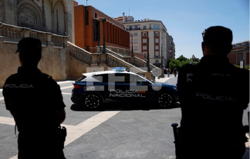 Agentes de la Policía Nacional en el centro de Madrid. Archivo/ EFE/ Mariscal Agentes de la Policía Nacional en el centro de Madrid. Archivo/ EFE/ Mariscal