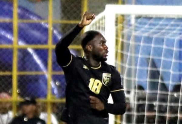 Cecilio Waterman festeja uno de sus goles ante Guatamala. Foto: EFE