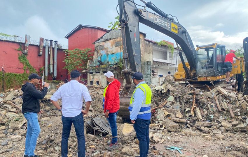Trabajos de demolición. Foto: Diomedes Sánchez