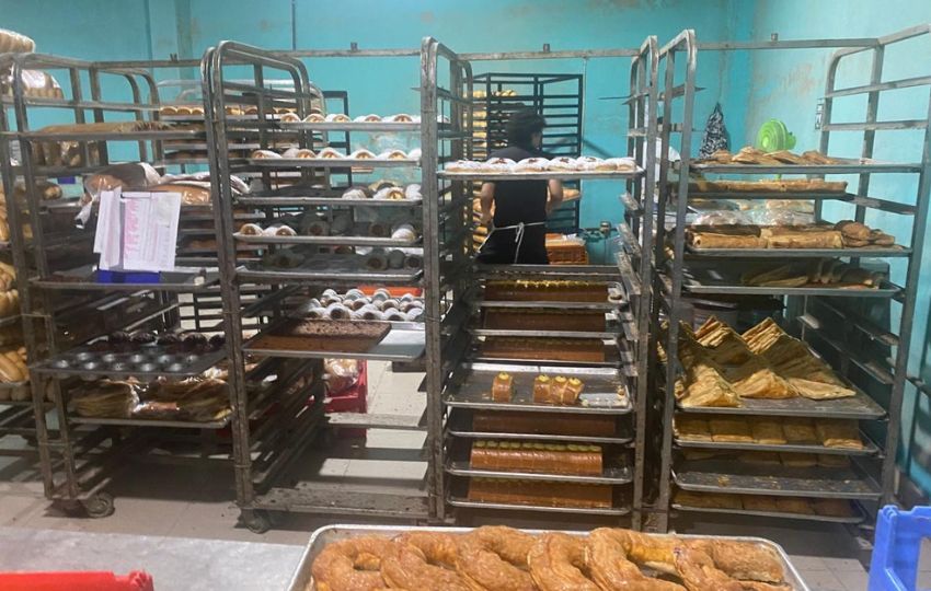 Hallaron panes y dulces sin fecha de elaboración ni vencimiento. Foto: Eric Montenegro Hallaron panes y dulces sin fecha de elaboración ni vencimiento. Foto: Eric Montenegro