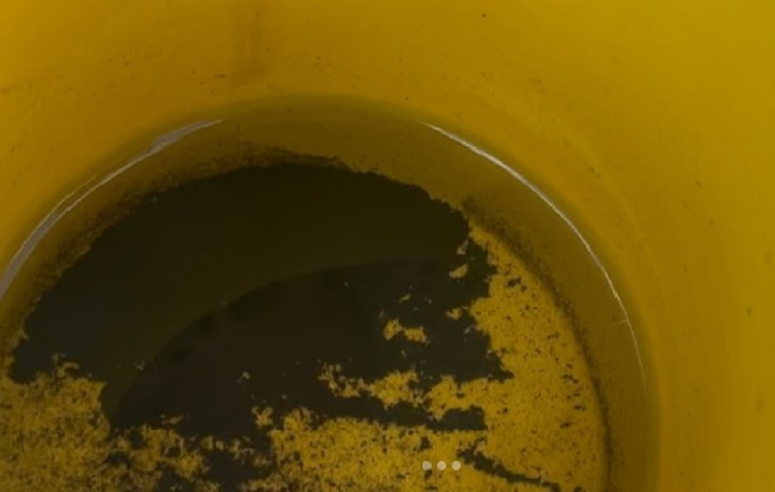 Los moradores aseguran que al agua sale con cierto grado de turbiedad. Foto. Redes Los moradores aseguran que al agua sale con cierto grado de turbiedad. Foto. Redes