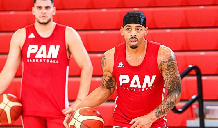 Trevor Gaskins (der.), jugador de la selección de Panamá. Foto: Fepaba