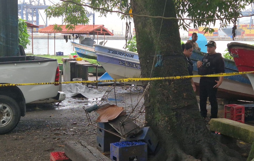 El cuerpo fue llevado a la morgue judicial para la necropsia de rigor. Foto. Diómedes Sánchez El cuerpo fue llevado a la morgue judicial para la necropsia de rigor. Foto. Diómedes Sánchez