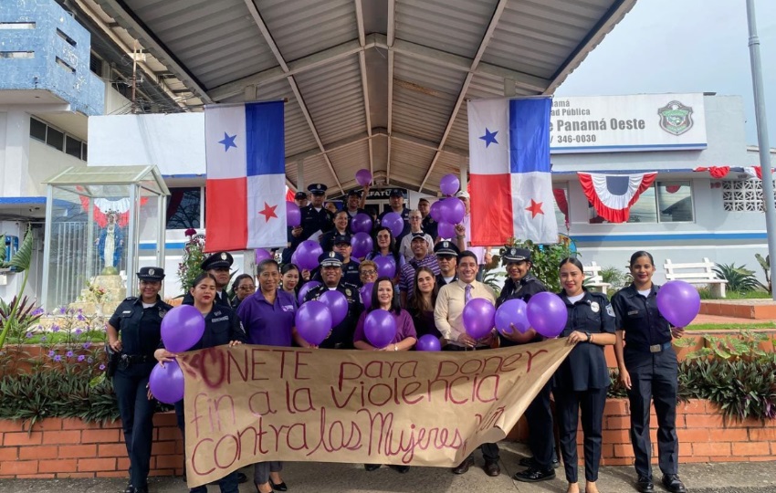 Cadena humana en Panamá Oeste. Foto: X / @policiadepanama Cadena humana en Panamá Oeste. Foto: X / @policiadepanama