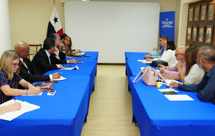 Durante la reunión. Foto: Cortesía Durante la reunión. Foto: Cortesía