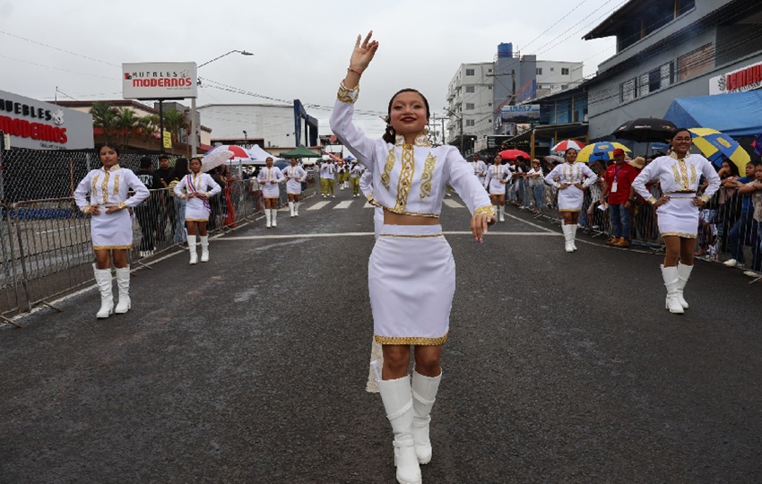 Más de 80 bandas escolares participan del desfile. Foto: Eric Montenegro